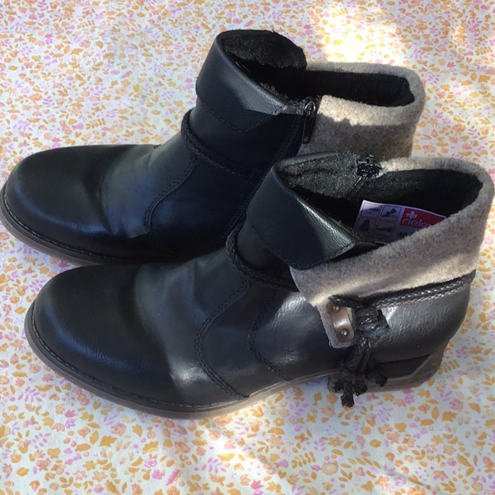 Rieker Ankle Boots in black with fleece trim.